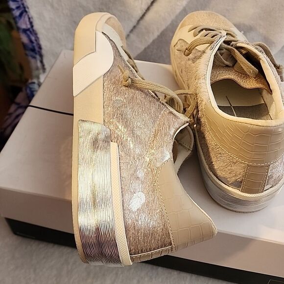 Dolce Vita Dune Metallic  Calf Hair size 8.5 sneakers NIB - Picture 6 of 9